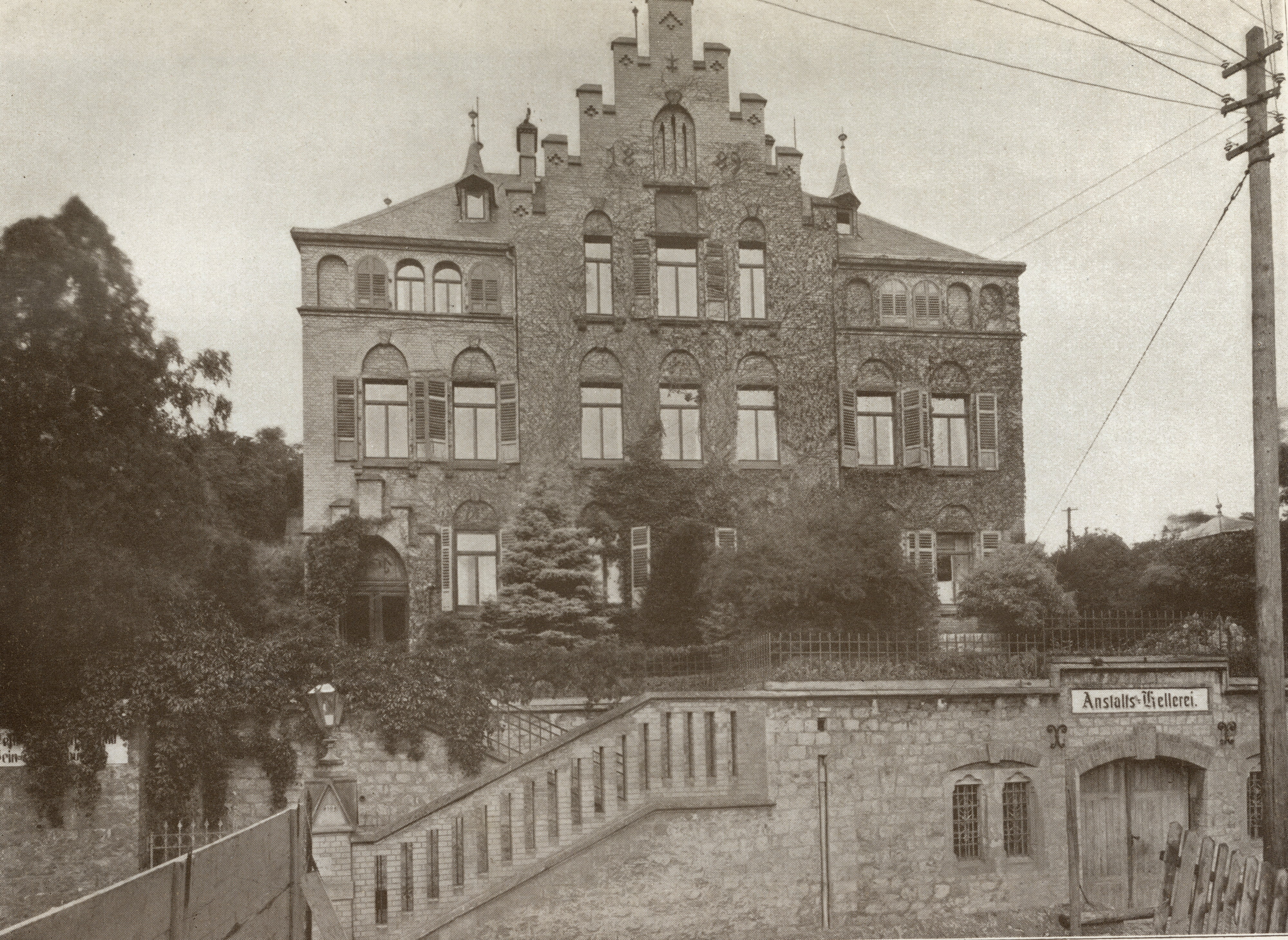 Gebäude der Lehr- und Versuchsanstalt Oppenheim in den 1920er Jahren.