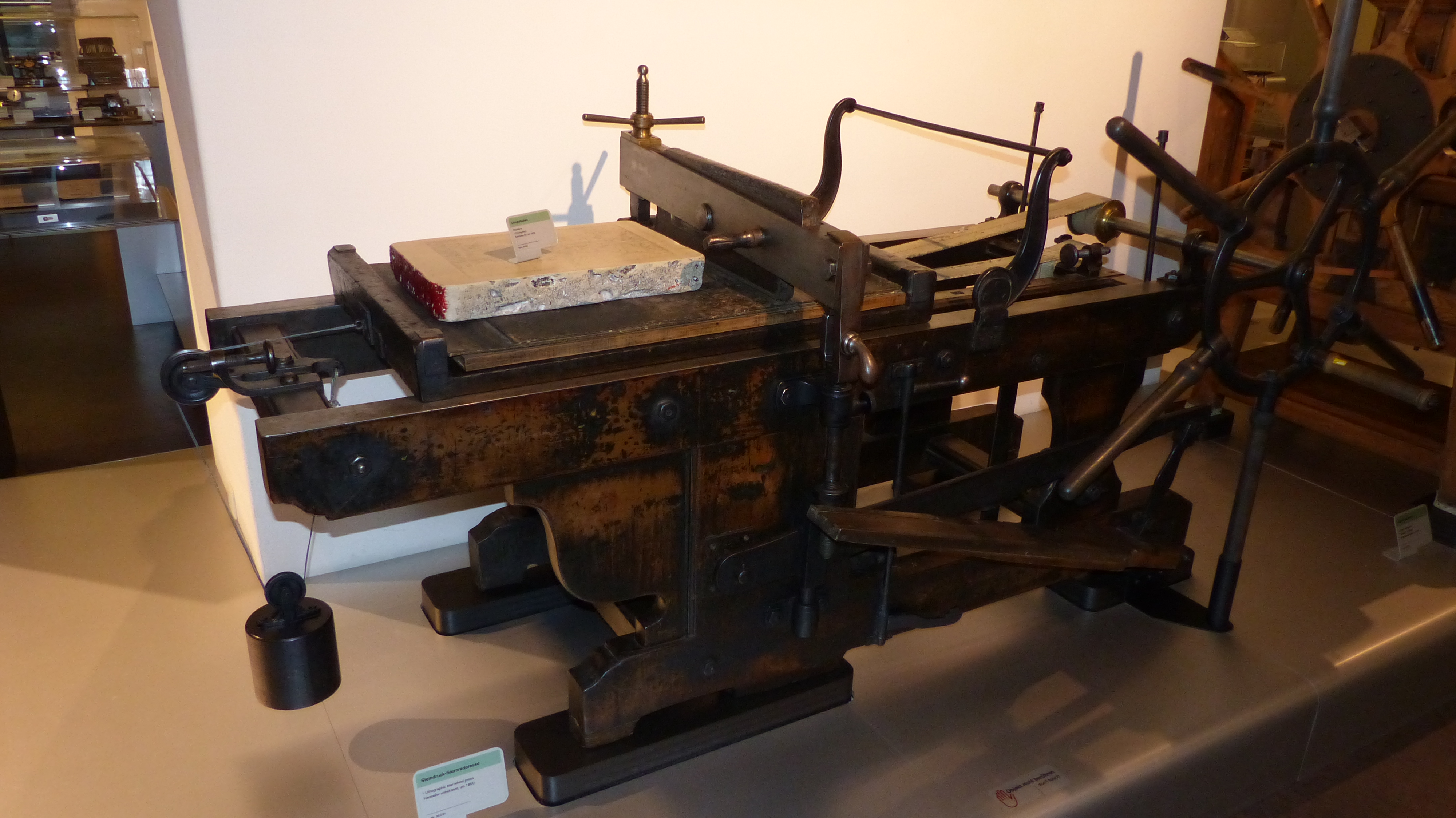 Steindruck-Sternradpresse aus dem Jahr 1850. Exponat des Technischen Museums in Wien.